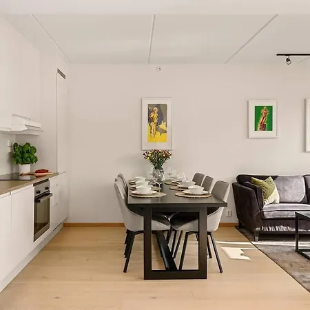 Modern Cosy Center Carl Berner *